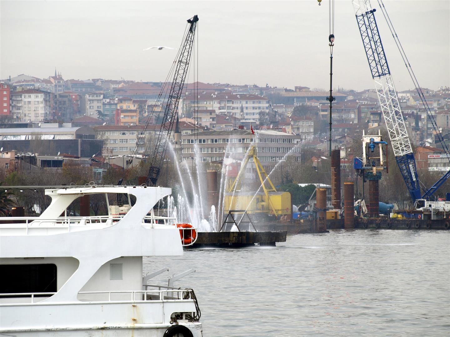 a jeho ošklivý průmyslový přístav.