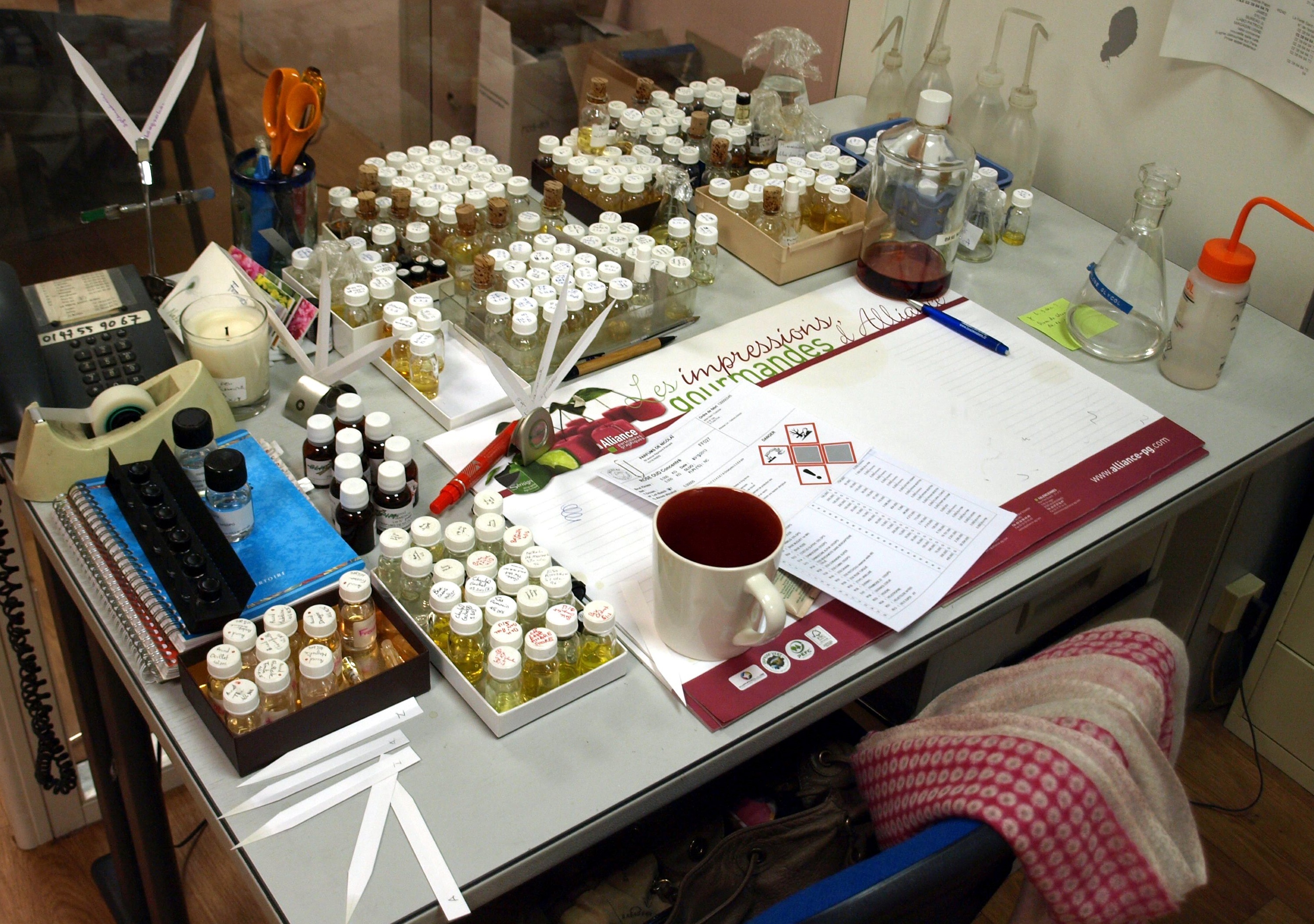 Stůl parfumérky, která pracuje pro sebe i pro ostatní: Patricie Nicolai